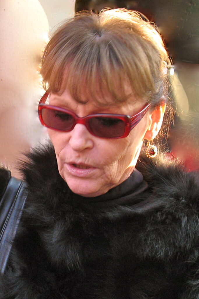 Angelica Domröse als Paula in einer Szene aus dem DEFA-Kultfilm 'Die Legende von Paul und Paula' von 1973, mit nachdenklichem Blick.