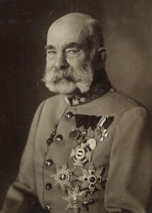 Kaiser Franz Joseph I. in fortgeschrittenem Alter, um 1910, in der Uniform eines Feldmarschalls mit Orden, der Blick ernst und auf die Pflicht konzentriert.