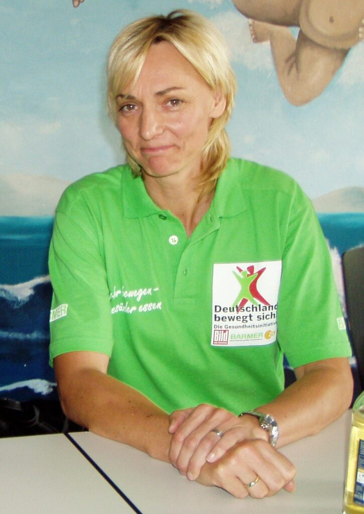 Heike Drechsler im Anlauf beim Weitsprung während der Olympischen Spiele in Barcelona 1992, kurz vor dem Absprung vom Brett.