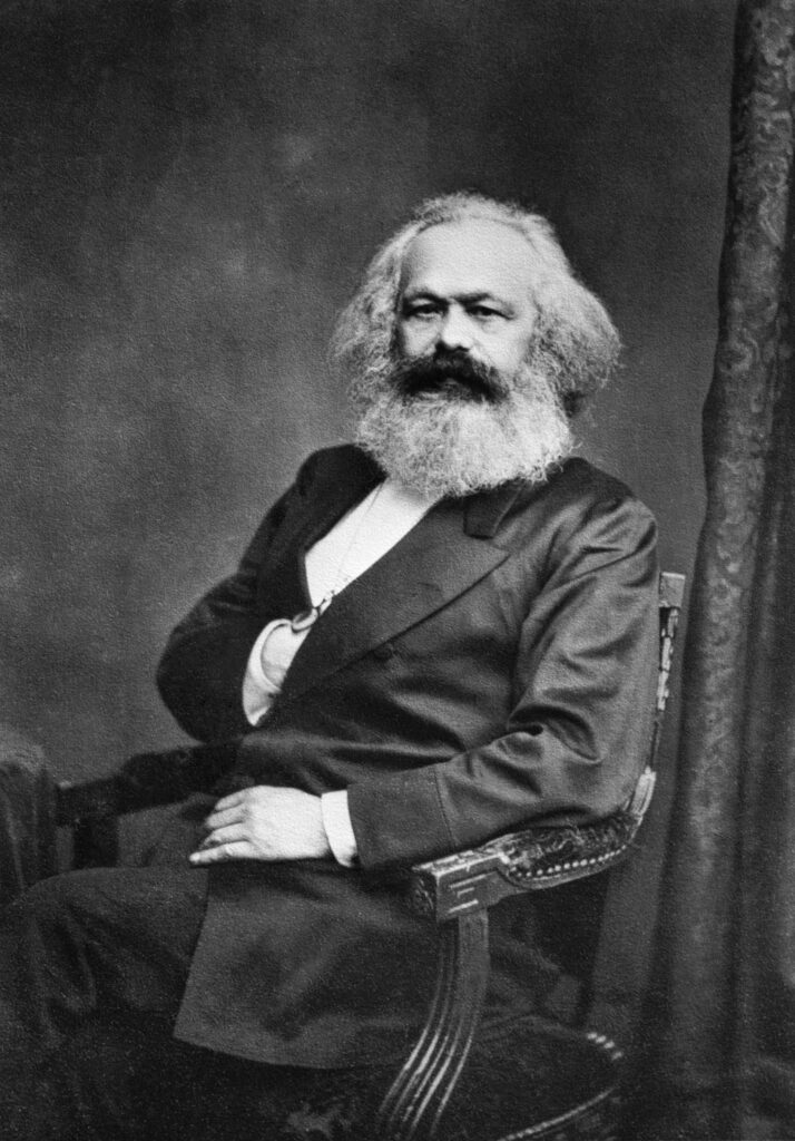 Karl Marx in einer undatierten Porträtaufnahme aus seiner Londoner Zeit, um 1875, mit charakteristischem Vollbart und ernstem Blick.