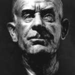 Der Schriftsteller Thomas Mann in nachdenklicher Pose an seinem Schreibtisch, aufgenommen in seinem Haus in München um 1928.
