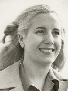 Eva Perón am Balkon der Casa Rosada in Buenos Aires, eine Ansprache an die Menge haltend, eine undatierte Aufnahme um 1951.