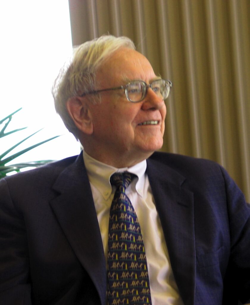 Warren Buffett bei einer Hauptversammlung von Berkshire Hathaway, undatierte Aufnahme mit nachdenklichem Blick.
