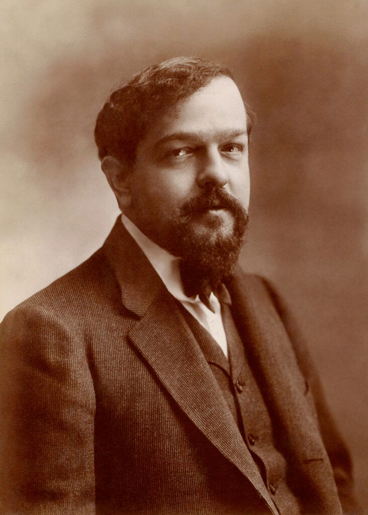 Der Komponist Claude Debussy in einer Fotografie von Félix Nadar um 1908, mit nachdenklichem Blick und charakteristischem Bart.