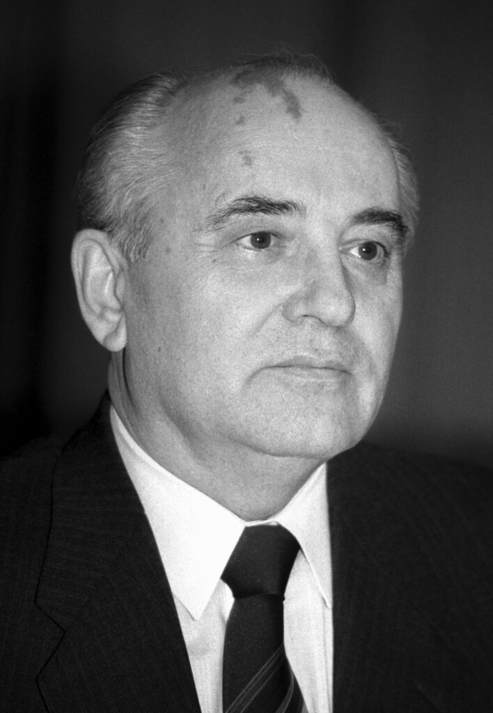 Michail Gorbatschow während einer Rede in den späten 1980er Jahren, mit dem charakteristischen Muttermal auf seiner Stirn.