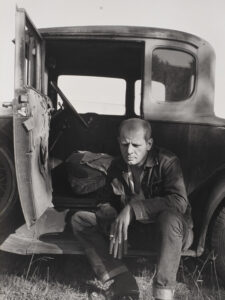 Der Maler Jackson Pollock bei der Arbeit in seinem Atelier in East Hampton, aufgenommen vom Fotografen Hans Namuth im Jahr 1950.