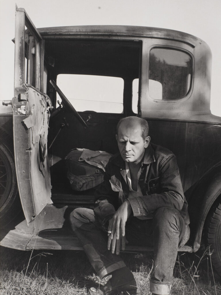 Der Maler Jackson Pollock bei der Arbeit in seinem Atelier in East Hampton, aufgenommen vom Fotografen Hans Namuth im Jahr 1950.