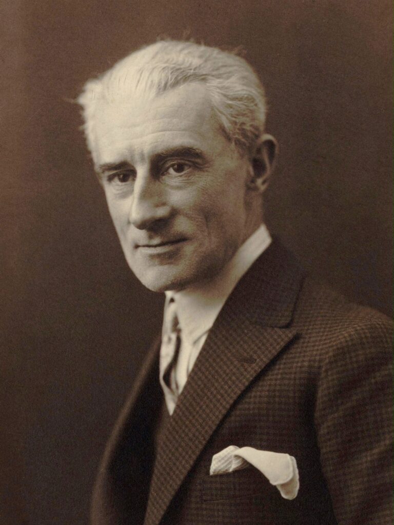 Der Komponist Maurice Ravel in einem Porträt um 1925, das den Musiker mit seiner charakteristischen Eleganz und Konzentration zeigt.