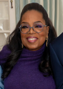 Oprah Winfrey während einer Aufzeichnung ihrer Talkshow in den Harpo Studios in Chicago, aufgenommen in den späten 1990er Jahren.