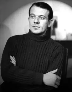 Der französische Philosoph Gilles Deleuze bei einem Vortrag in den 1980er Jahren, gestikulierend, das Gesicht von Konzentration und Nachdenklichkeit gezeichnet.