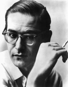 Der Jazzpianist Bill Evans am Klavier, tief über die Tasten gebeugt während einer Aufnahme in den späten 1960er-Jahren.