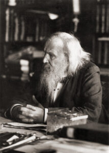 Der russische Chemiker Dmitri Mendelejew in einer undatierten Porträtaufnahme mit seinem charakteristischen Vollbart und langem Haar.