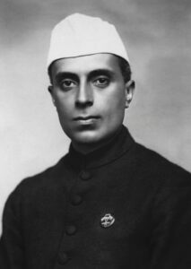 Jawaharlal Nehru in einer nachdenklichen Pose während einer Rede, undatierte Aufnahme aus seiner Zeit als Premierminister Indiens.