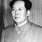 Offizielles Porträt von Mao Zedong in mittleren Jahren, das am Tor des Himmlischen Friedens in Peking hängt.